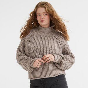 H&M - Roll-edge Mock Turtleneck Chunky Ribbed Knit Cropped Sweater in Taupe